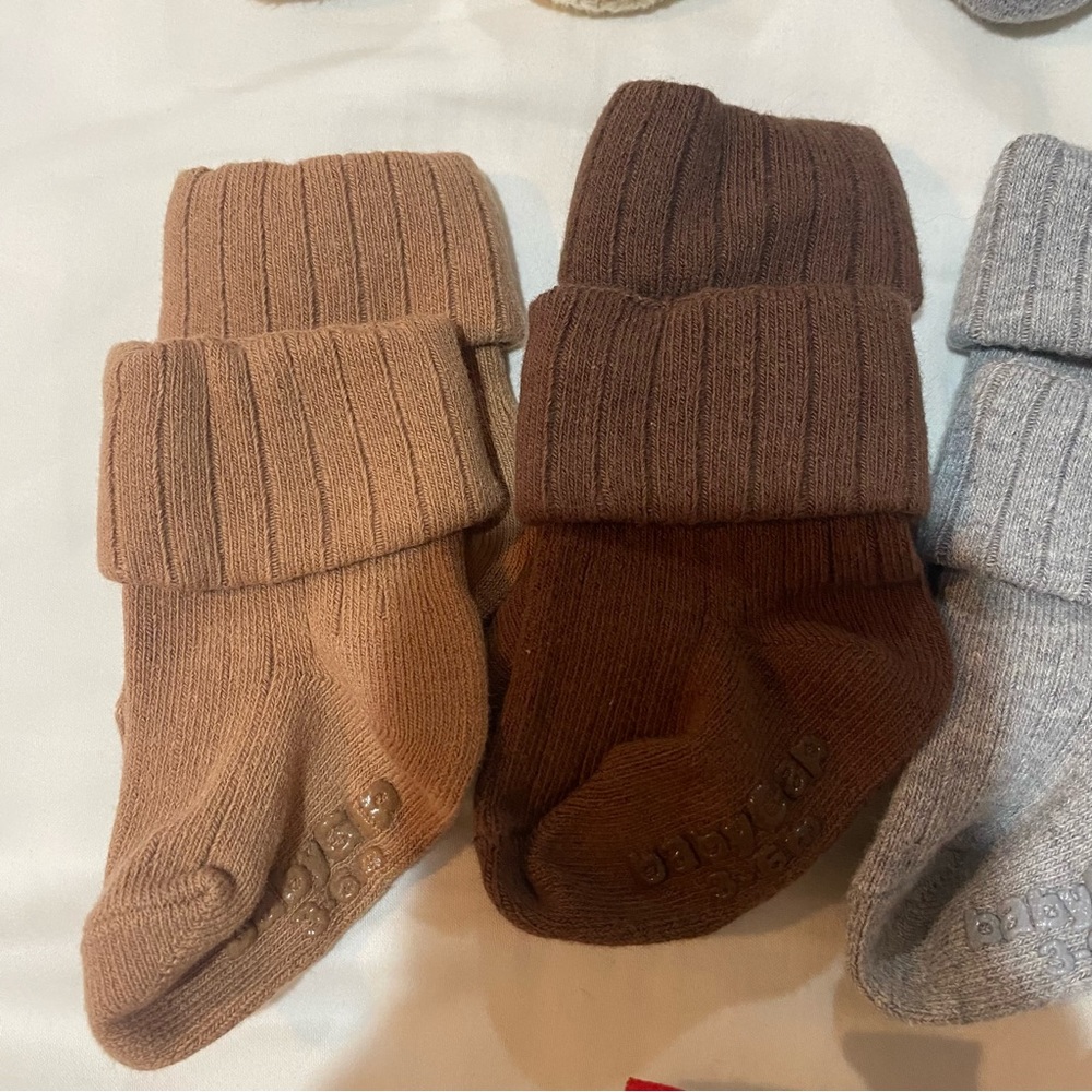 Set of 7! Neutral bootie and Sock Set - Picture 3 of 10